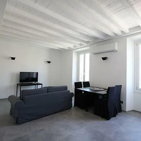 Piazza Trento 11 *
