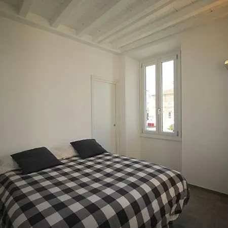 Piazza Trento 11 Apartment *