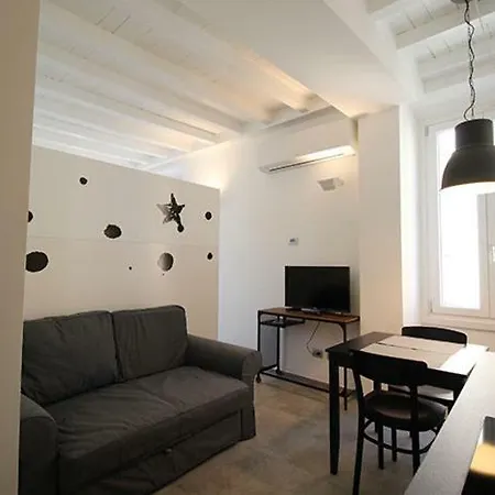Piazza Trento 11 Apartment *