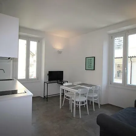 Piazza Trento 11 *