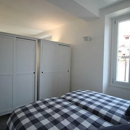 Apartment Piazza Trento 11 *