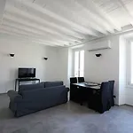 Piazza Trento 11 *